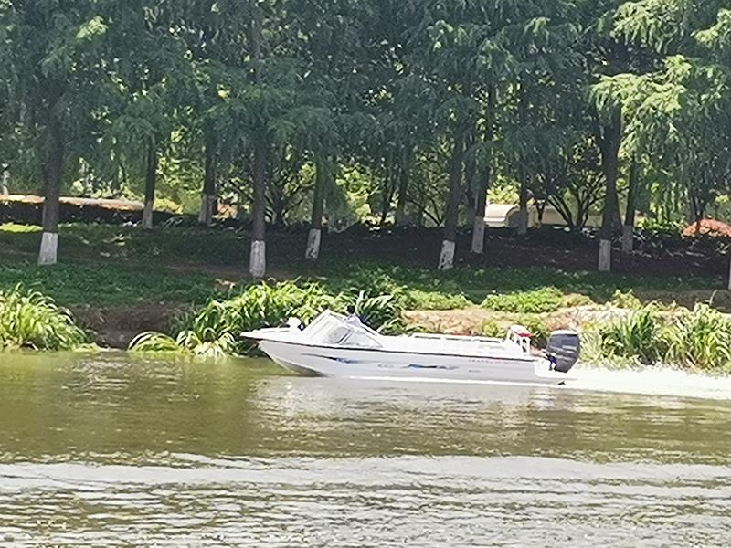 執(zhí)法艇，快艇